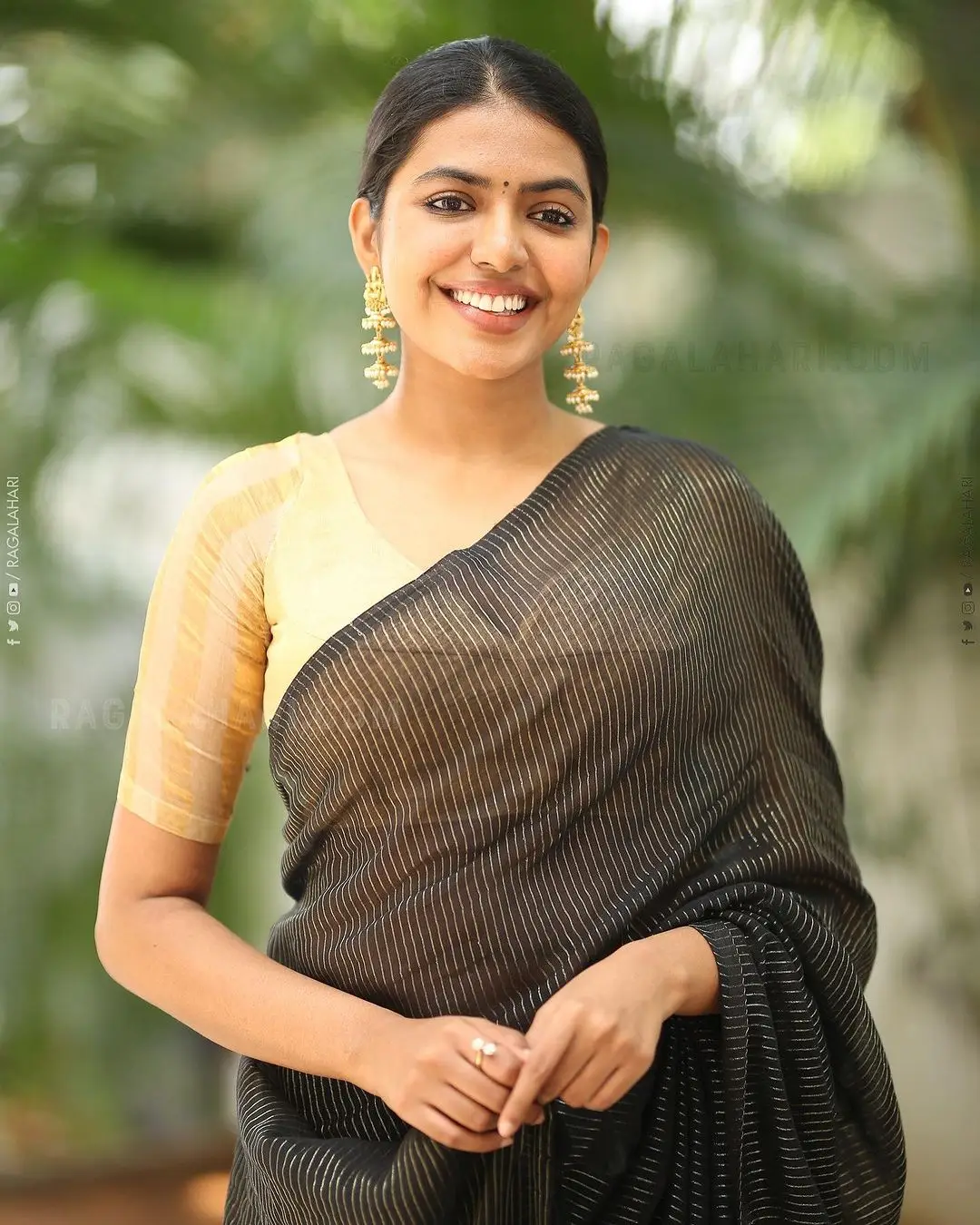 ACTRESS SHIVANI RAJASHEKAR IN BLACK SAREE YELLOW BLOUSE